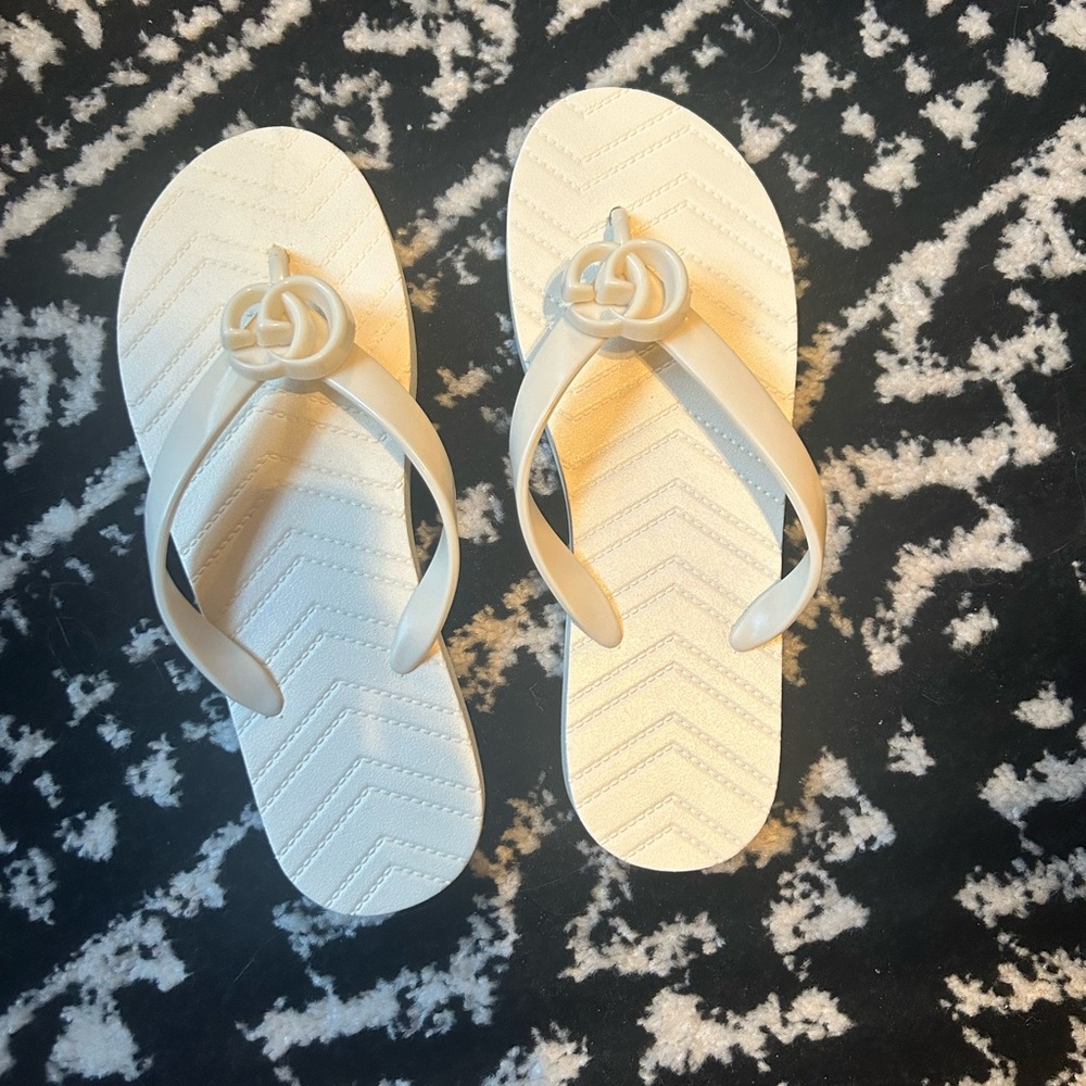 NEW GG flip flops